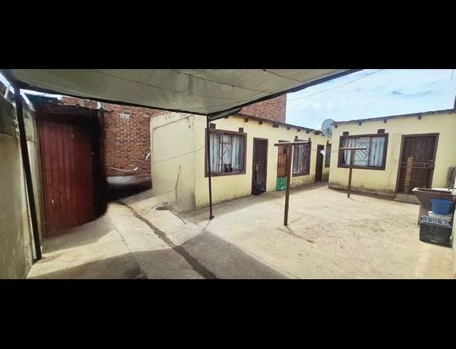 2 BEDROOM HOUSE FOR SALE IN EBONY PARK